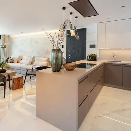Modern 3 Bedroom Apartment, Puerto Banus, * Marbella
