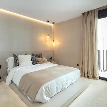 Modern 3 Bedroom Apartment, Puerto Banus, Marbella