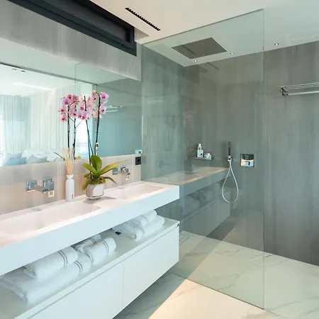 Modern 3 Bedroom Apartment, Puerto Banus,