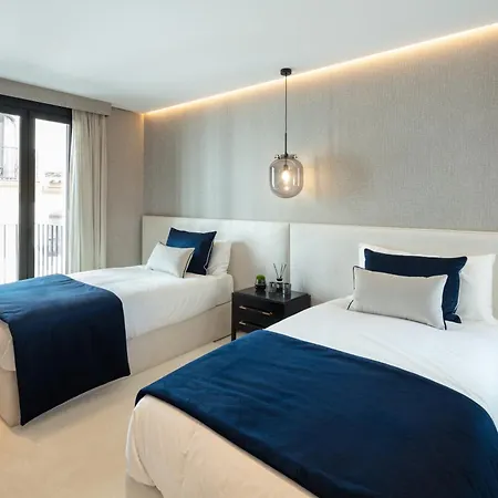 Modern 3 Bedroom Apartment, Puerto Banus, *