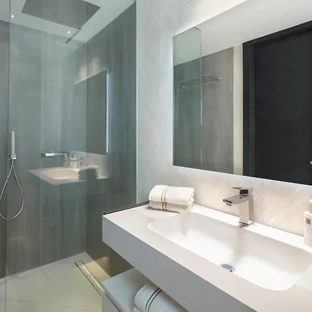 Apartment Modern 3 Bedroom Apartment, Puerto Banus, Marbella