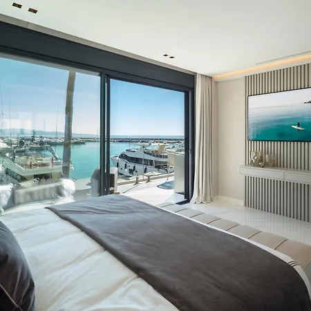 Apartment Modern 3 Bedroom Apartment, Puerto Banus, Marbella