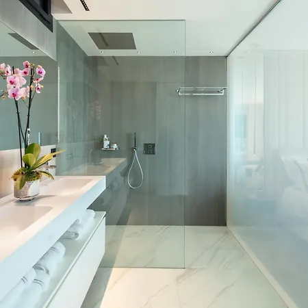Modern 3 Bedroom Apartment, Puerto Banus,