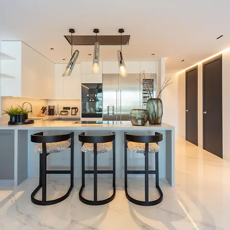 Apartment Modern 3 Bedroom Apartment, Puerto Banus, Marbella