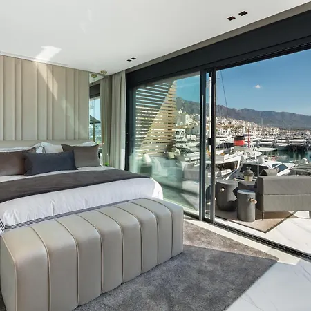 Modern 3 Bedroom Apartment, Puerto Banus, Marbella